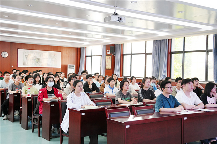 luck18平台召开全体团支书会议(图1)