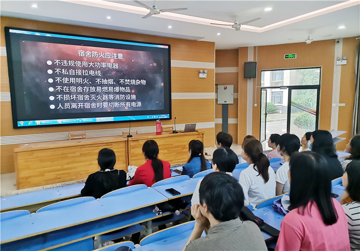 luck18平台举行生活老师消防器材使用与安全知识培训(图2)