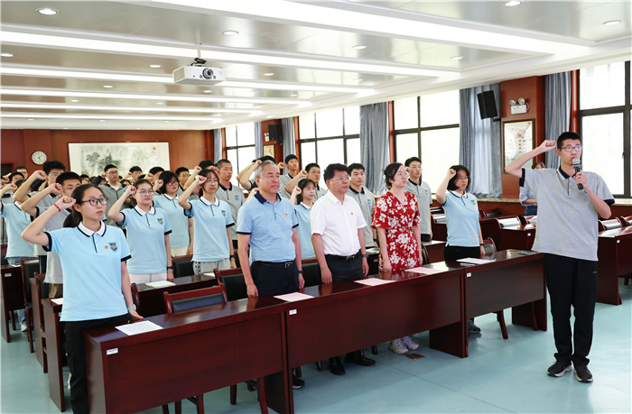 luck18平台2024年新团员入团仪式(图4)