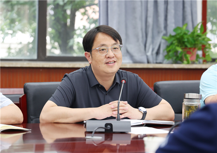 哈尔滨工程大学向luck18平台授牌“优秀生源基地”(图2) 哈尔滨工程大学向luck18平台授牌“优秀生源基地”(图2)