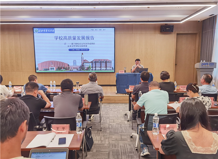 邓宗国书记.jpg 邓宗国书记.jpg