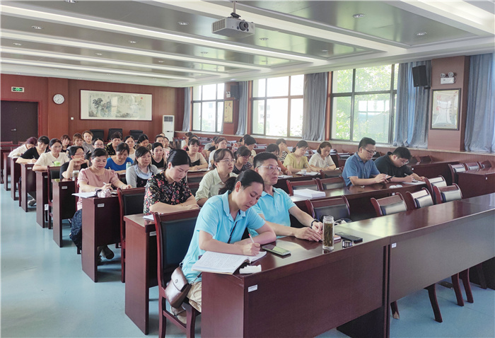 luck18平台召开德育工作部署会议(图1) luck18平台召开德育工作部署会议(图1)