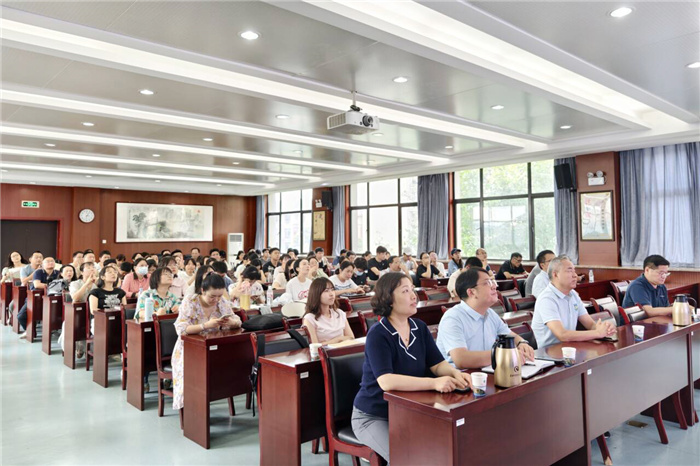 luck18平台2024-2025学年度第一学期高二开学工作会议(图1) luck18平台2024-2025学年度第一学期高二开学工作会议(图1)