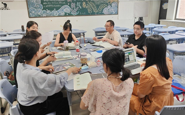 地理组集体备课.jpg 地理组集体备课.jpg