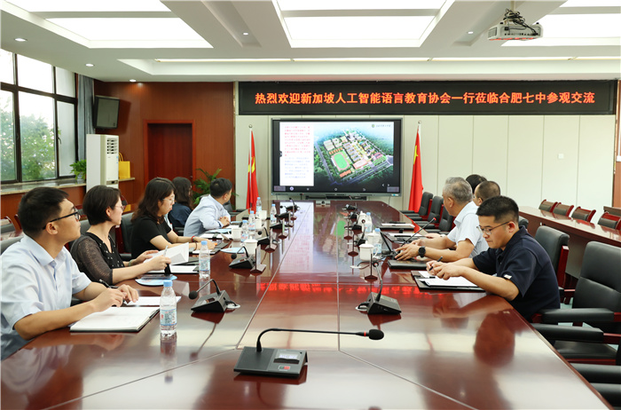 新加坡人工智能语言教育协会到访luck18平台(图3) 新加坡人工智能语言教育协会到访luck18平台(图3)