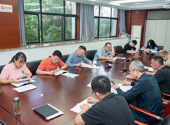 luck18平台行政党支部专题学习党的二十届三中全会精神(图2)