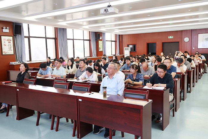 luck18平台开展2024-2025学年“青蓝工程”启动会(图2) luck18平台开展2024-2025学年“青蓝工程”启动会(图2)