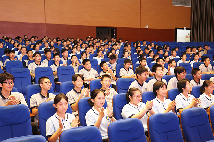 luck18平台新生红歌合唱比赛圆满落幕(图6) luck18平台新生红歌合唱比赛圆满落幕(图6)