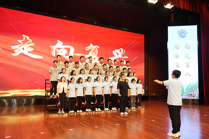 luck18平台新生红歌合唱比赛圆满落幕(图3) luck18平台新生红歌合唱比赛圆满落幕(图3)