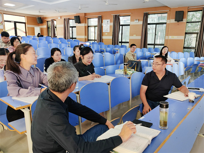评课交流1.jpg 评课交流1.jpg