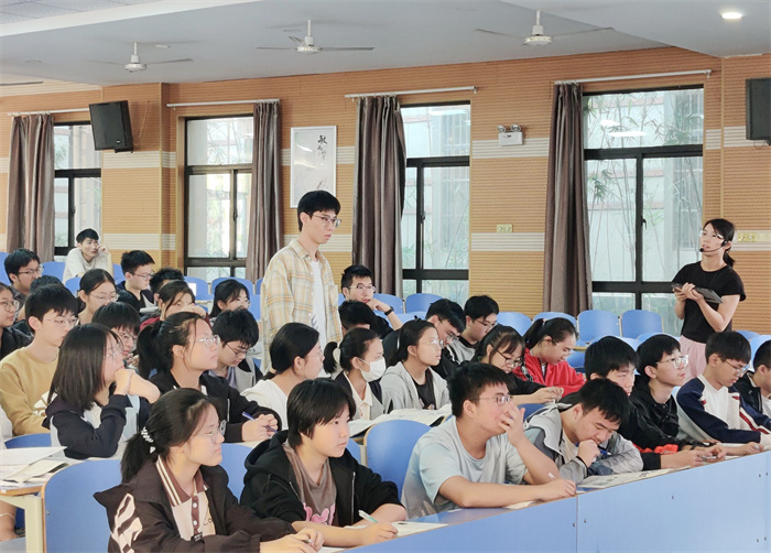 上课3.jpg 上课3.jpg