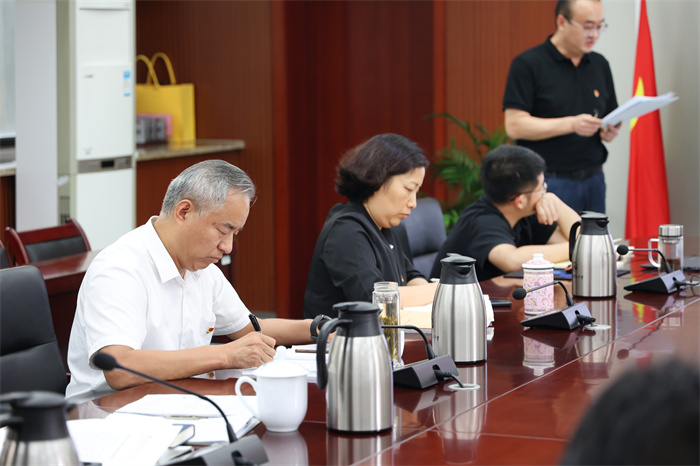 luck18平台党委开展2024年第八次中心组理论学习(图3)