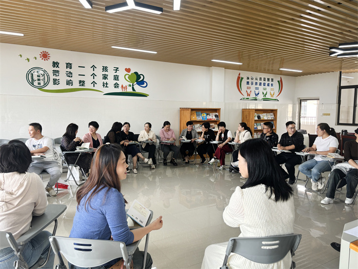 luck18平台举行第四十八期家长读书会(图2)