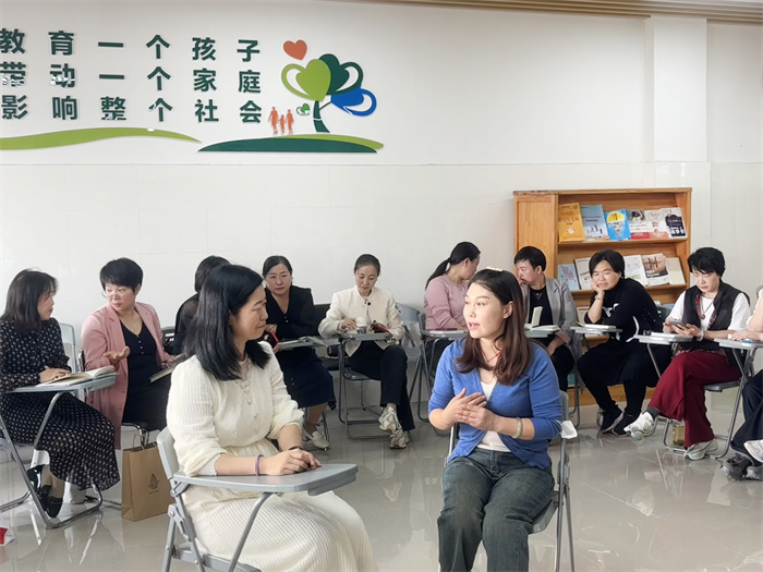 luck18平台举行第四十八期家长读书会(图1)