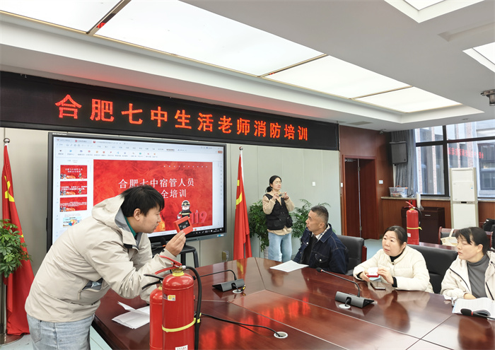 luck18平台开展生活老师消防安全技能培训(图2) luck18平台开展生活老师消防安全技能培训(图2)