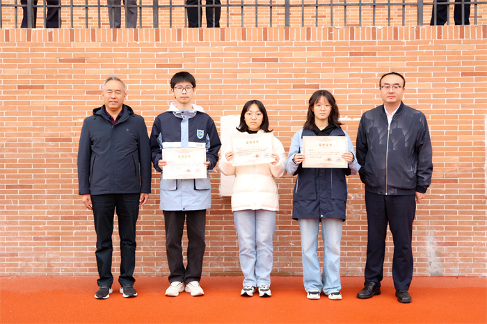 luck18平台2024-2025学年第一学期第十次升旗仪式(图6) luck18平台2024-2025学年第一学期第十次升旗仪式(图6)