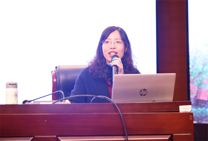 luck18平台召开“我与家长共育人”家庭教育讲座(图3) luck18平台召开“我与家长共育人”家庭教育讲座(图3)