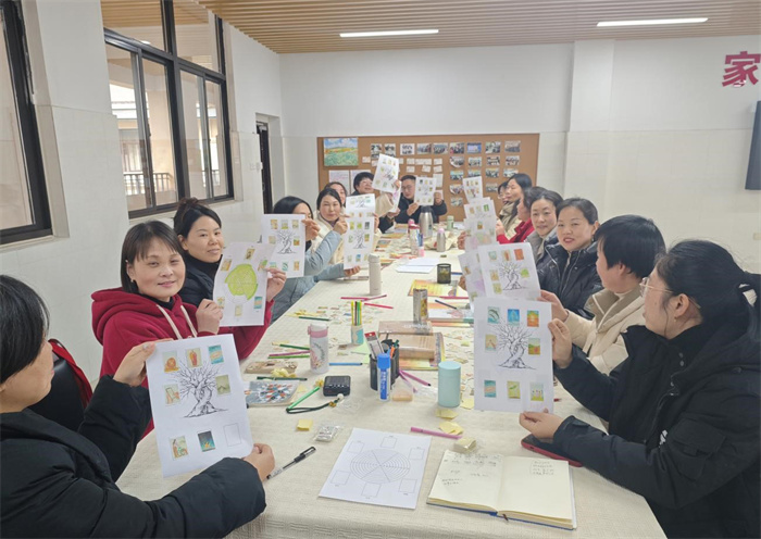 luck18平台举行第54期家长读书会暨学期总结表彰会1.jpg luck18平台举行第54期家长读书会暨学期总结表彰会1.jpg