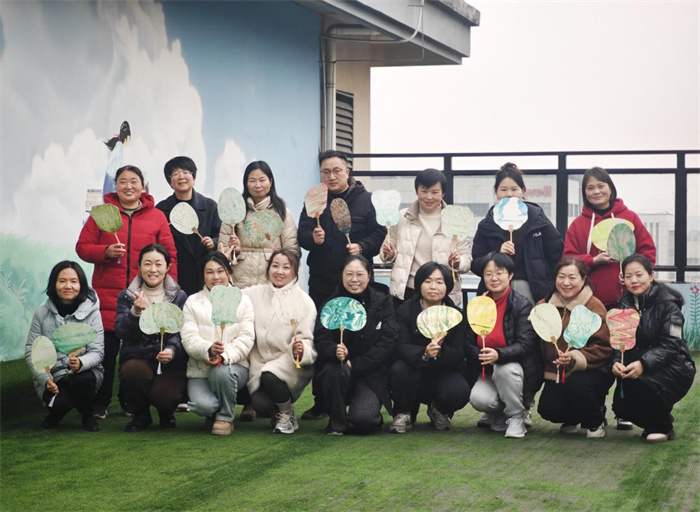 luck18平台举行第54期家长读书会暨学期总结表彰会3.jpg luck18平台举行第54期家长读书会暨学期总结表彰会3.jpg