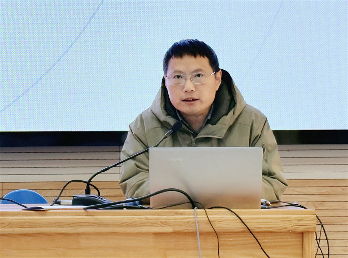 luck18平台高二年级召开2024-2025学年第二学期全体教师会议(图5)