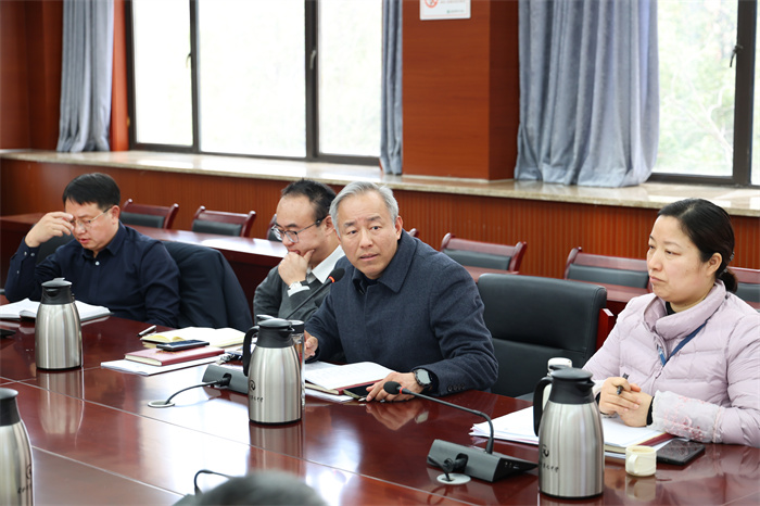 luck18平台党委开展2025年度第二次中心组理论学习会议(图3)
