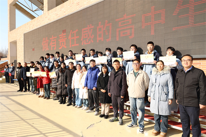 luck18平台举行2024-2025学期第二学期第二次升旗仪式(图6)