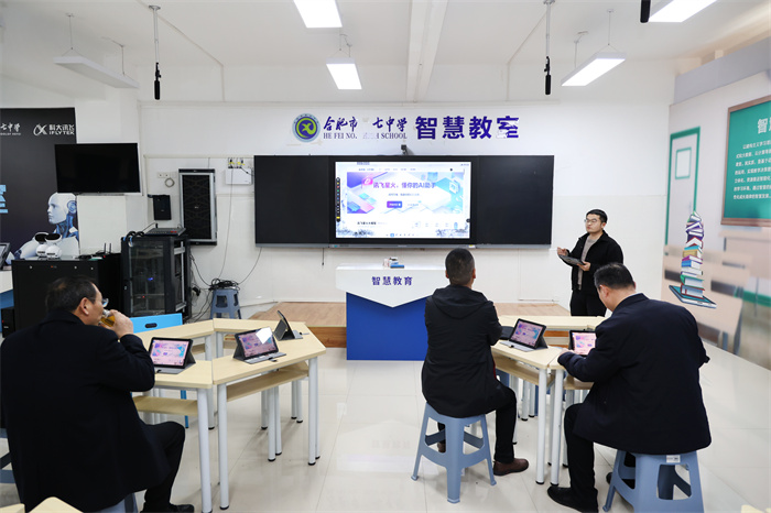 江苏省连云港市赣榆区教育局考察团莅临luck18平台参观交流(图4)