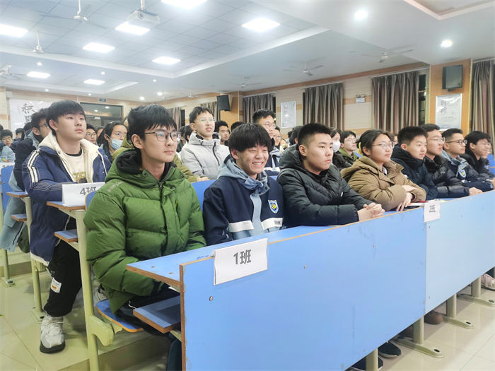 luck18平台高一年级召开学生自主管理推进会(图1)