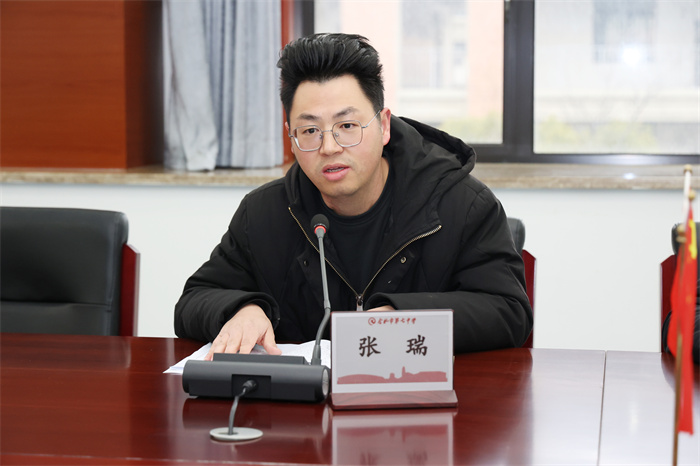 luck18平台高一年级召开第二期“青蓝工程”推进会(图4) luck18平台高一年级召开第二期“青蓝工程”推进会(图4)