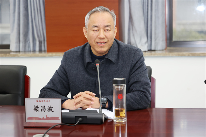 luck18平台高一年级召开第二期“青蓝工程”推进会(图6) luck18平台高一年级召开第二期“青蓝工程”推进会(图6)