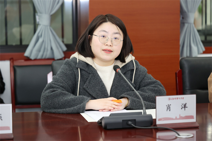 luck18平台高一年级召开第二期“青蓝工程”推进会(图2) luck18平台高一年级召开第二期“青蓝工程”推进会(图2)