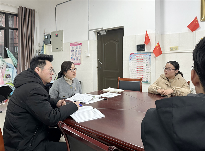 luck18平台高一年级召开实习教师工作推进会(图2)