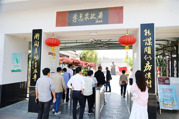 luck18平台行政党支部开展主题党日活动(图2) luck18平台行政党支部开展主题党日活动(图2)