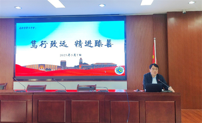 高一年级期中学情分析会4.jpg 高一年级期中学情分析会4.jpg