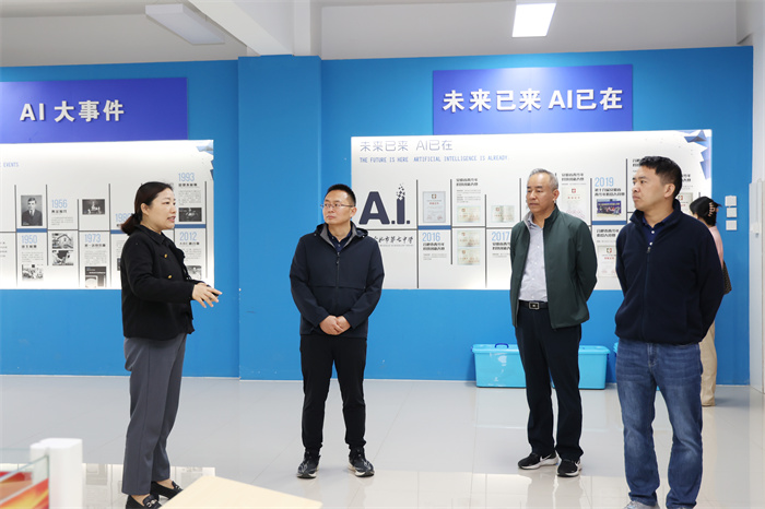 中科大附中实验学校一行莅临luck18平台考察交流(图3) 中科大附中实验学校一行莅临luck18平台考察交流(图3)