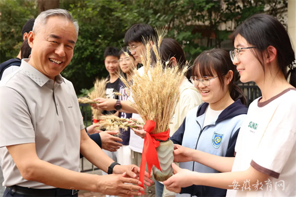 安徽省教育厅:美好生活 劳动创造 luck18平台开展系列劳动实践教育活动(图4) 安徽省教育厅:美好生活 劳动创造 luck18平台开展系列劳动实践教育活动(图4)