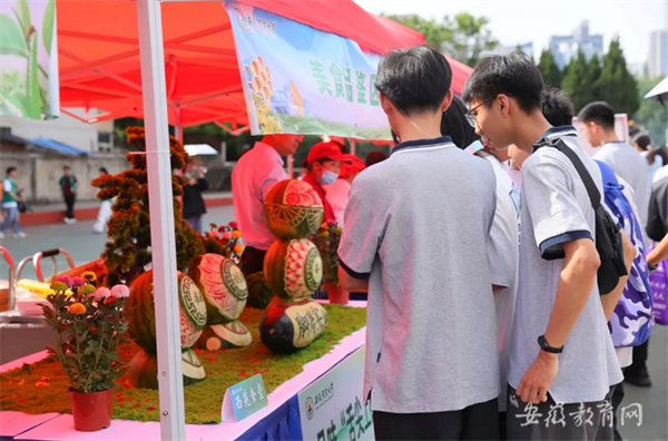 安徽省教育厅:美好生活 劳动创造 luck18平台开展系列劳动实践教育活动(图5) 安徽省教育厅:美好生活 劳动创造 luck18平台开展系列劳动实践教育活动(图5)