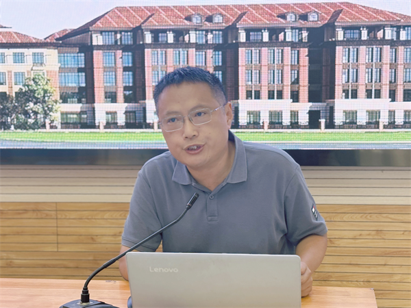 luck18平台高三年级召开新学期全体教师会(图2) luck18平台高三年级召开新学期全体教师会(图2)