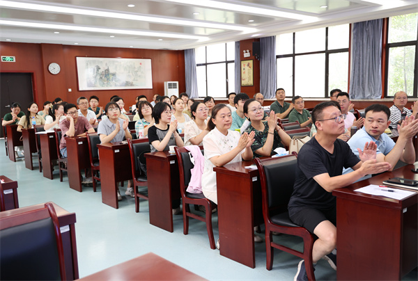 luck18平台举行新学期教学教研工作会(图4) luck18平台举行新学期教学教研工作会(图4)
