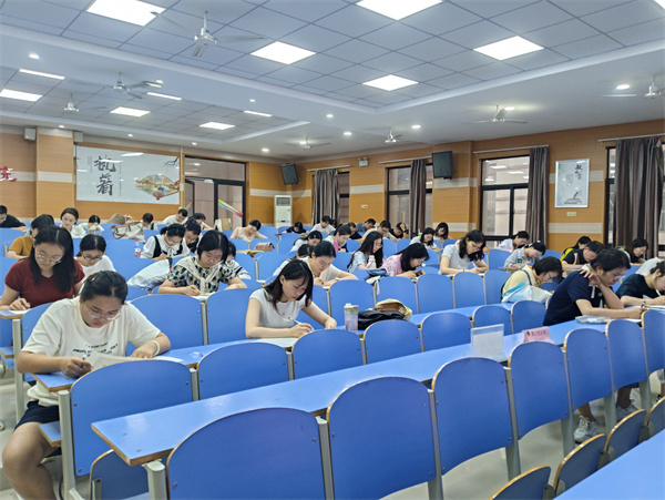 luck18平台举行青年教师基本功大赛(图2)