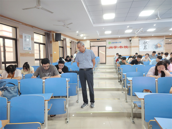 luck18平台举行青年教师基本功大赛(图3)