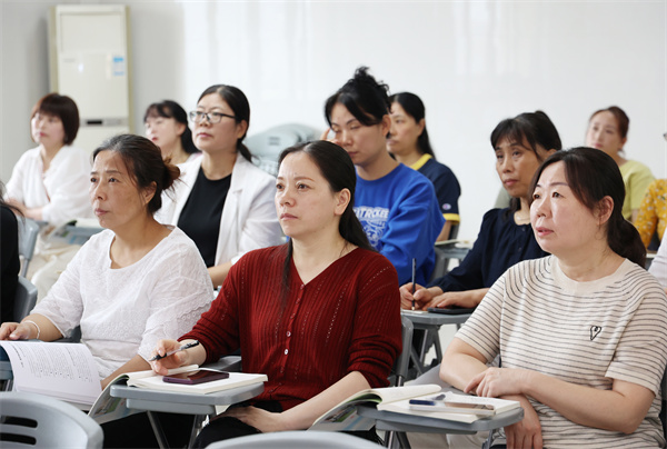 宿舍管理不“头疼”!luck18平台专项培训让生活老师变身“沟通达人”(图2) 宿舍管理不“头疼”!luck18平台专项培训让生活老师变身“沟通达人”(图2)