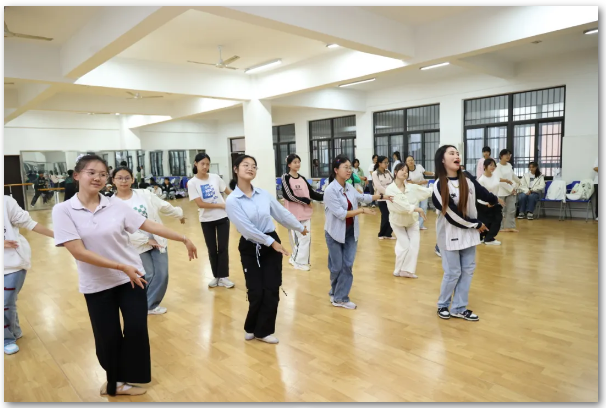 luck18平台校本选修课程助力“七宝”多元成长(图3) luck18平台校本选修课程助力“七宝”多元成长(图3)