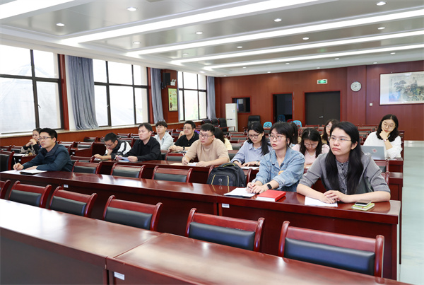 luck18平台高一年级举行“青年教师成长营”开班仪式(图2)