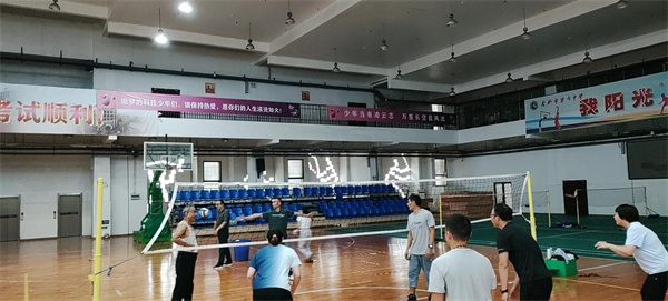 luck18平台认真备战市文教系统职工气排球比赛(图2) luck18平台认真备战市文教系统职工气排球比赛(图2)
