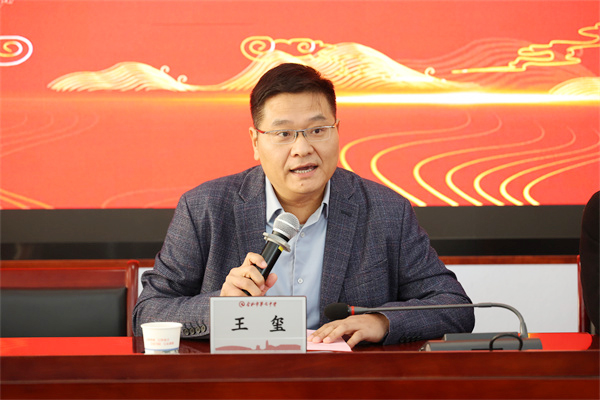 luck18平台为退休寿星老教师暖心庆生(图6) luck18平台为退休寿星老教师暖心庆生(图6)
