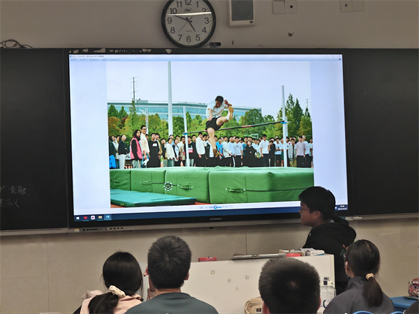 运动会总结表彰主题班会温情落幕——比金牌更闪耀的,是那颗为集体而战的心(图1) 运动会总结表彰主题班会温情落幕——比金牌更闪耀的,是那颗为集体而战的心(图1)