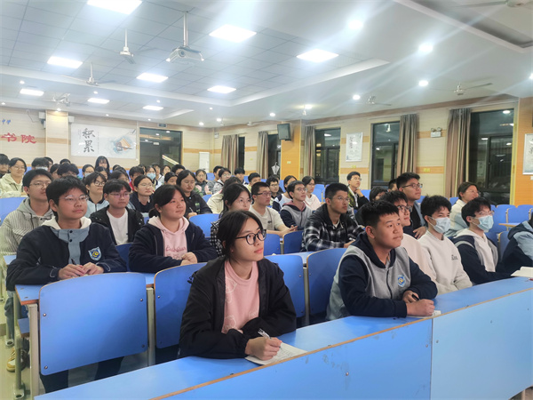 luck18平台高二年级部成功召开心理委员工作会议(图2) luck18平台高二年级部成功召开心理委员工作会议(图2)