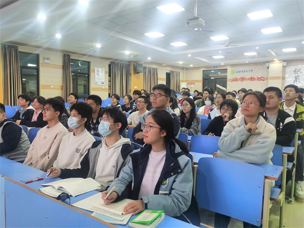 luck18平台高二年级部成功召开心理委员工作会议(图4) luck18平台高二年级部成功召开心理委员工作会议(图4)