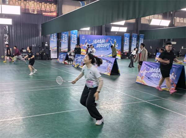 luck18平台在2025年高新区职工羽毛球赛中取得佳绩(图3)